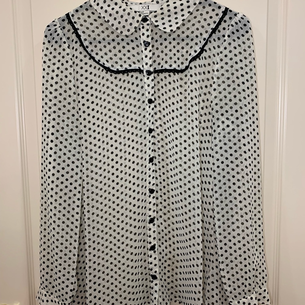 XXI White polka-dot button down blouse